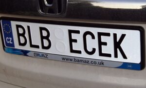 Индивидуальный номерной знак на авто в Чехии - interesno.cz