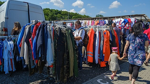 Одежда блошиный рынок Прага